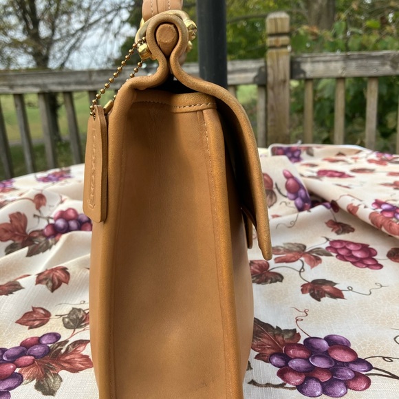 Vintage COACH Willis 9927 Leather Crossbody Bag Camel - Picture 4 of 13
